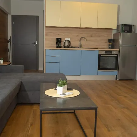 Neli Apartment *