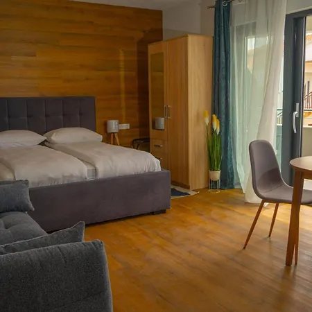 Neli Apartment *