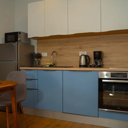 Neli Apartment *